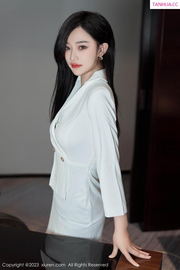   [XiuRen]高清写真图 2023.06.12 No.6900 妙可可Cheese 黑丝美腿第15张图片